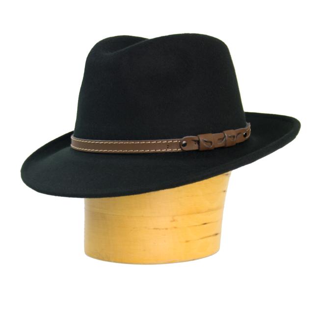 Vlněný klobouk zdobený koženým páskem - černý